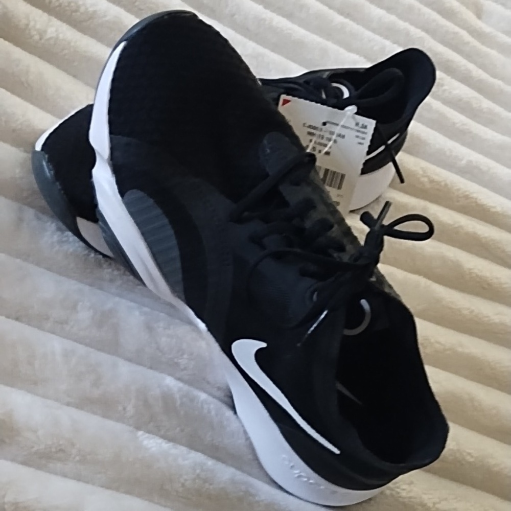 Nike Women's Black and White Athletic Running Shoes - Picture 2 of 5